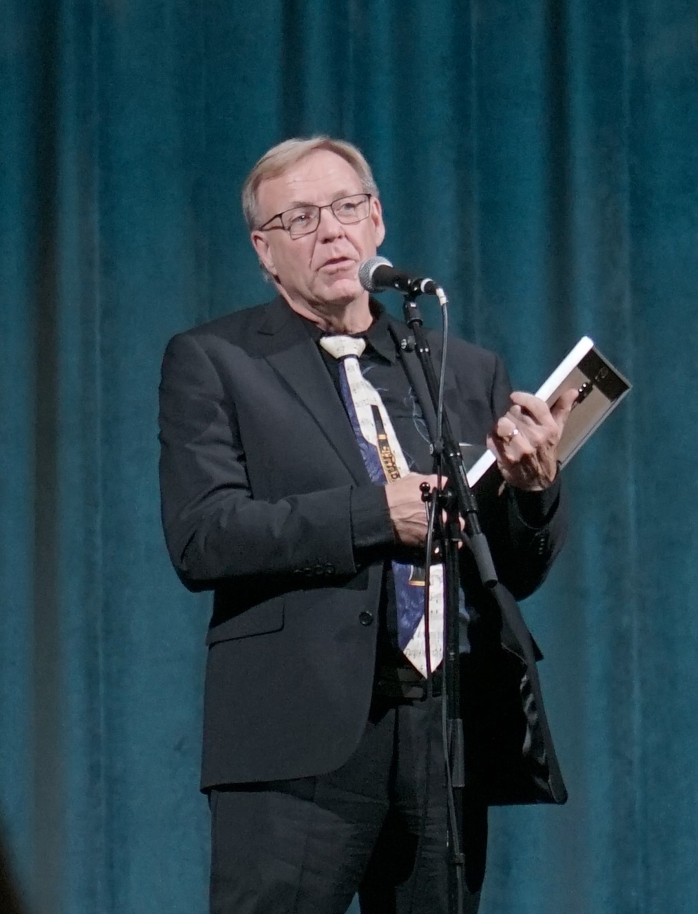 Jon G. Olsen er utnevnt til æresmedlem av NAS